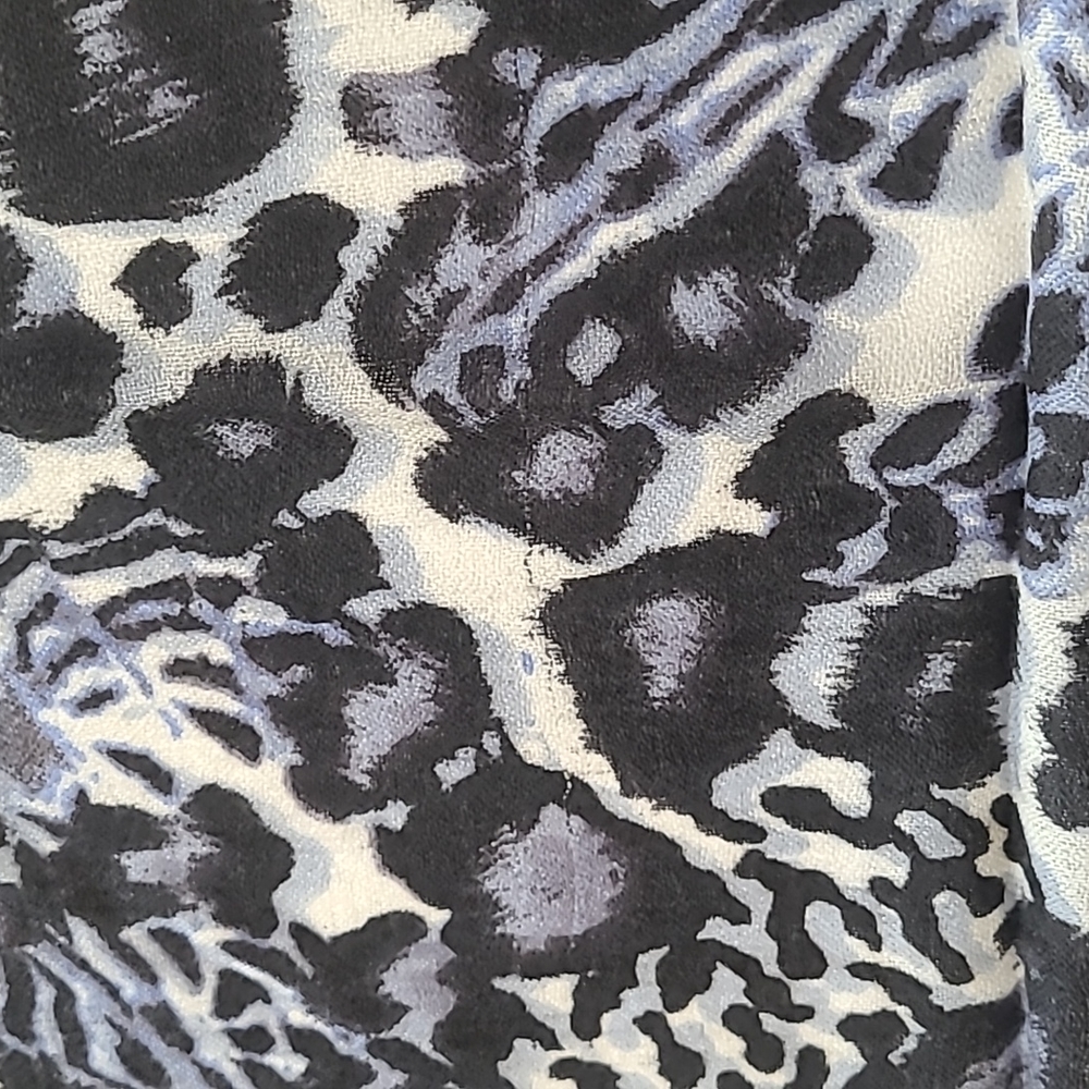 Neiman Marcus Merino Wool Scarf - Picture 10 of 10